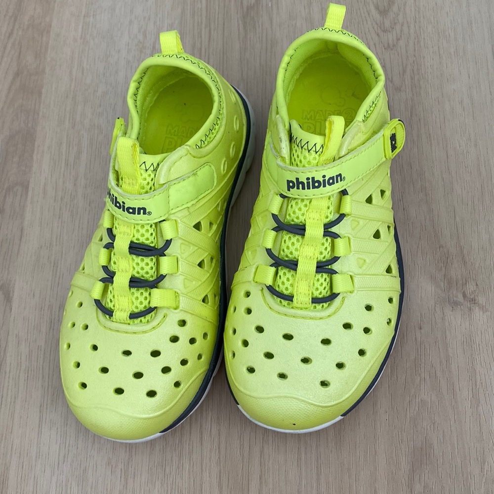stride rite phibian water shoes size 11